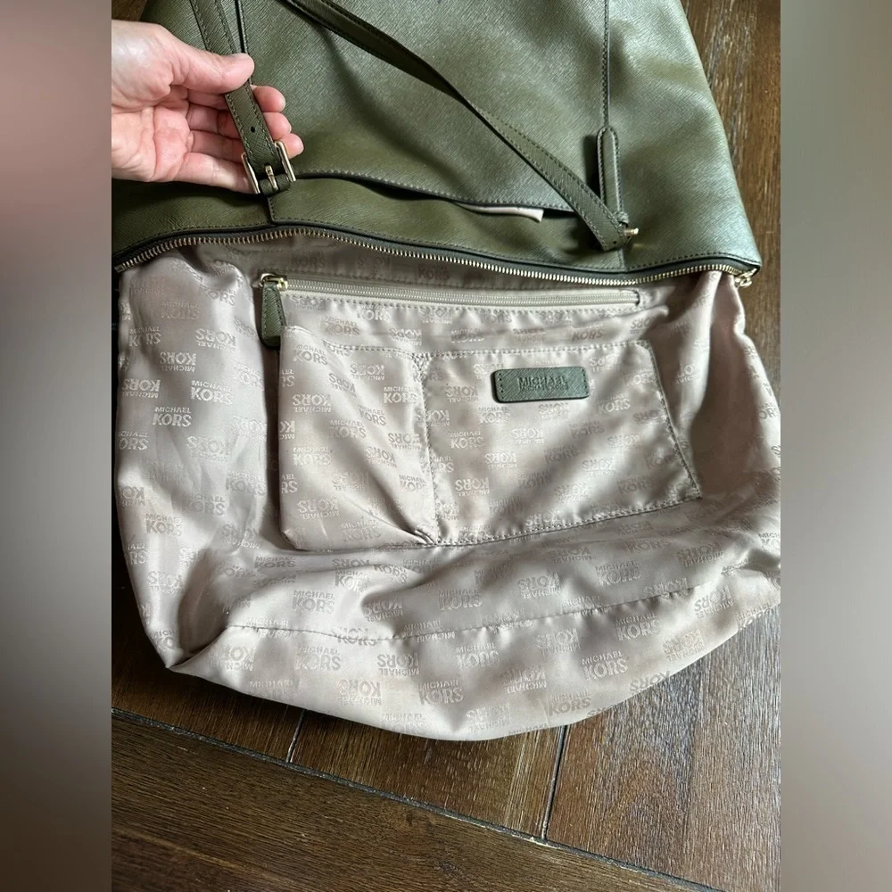 Michael Kors jet set tote bag